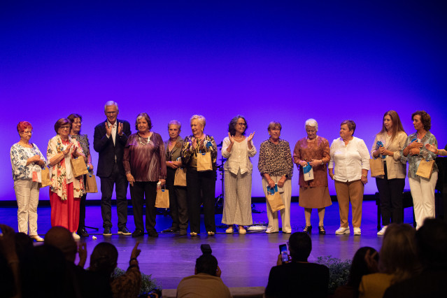 Madres de Érguete en el acto.