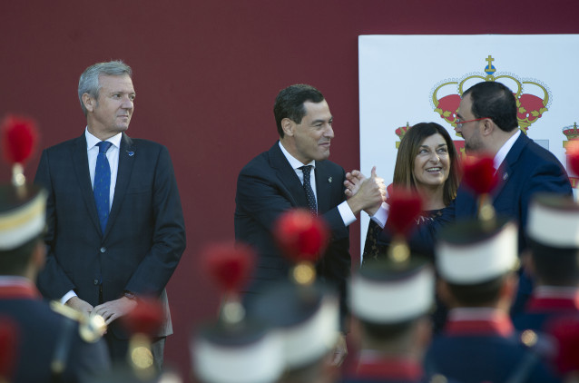 Archivo - Rueda, con otros dirigentes, en una foto de archivo de los actos en Madrid por el 12 de octubre.