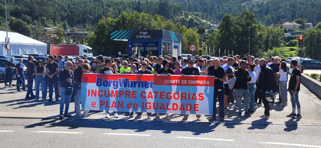Protesta de trabajadores de Borgwarner en la planta de Vigo