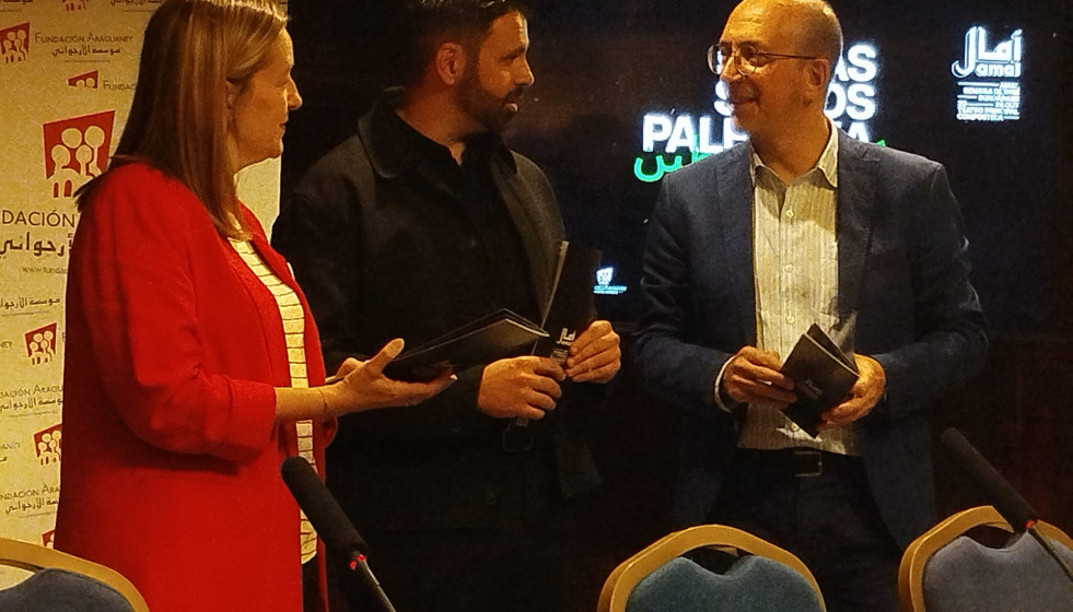 Miriam Louzao Ghaleb Jaber Martínez  y Anxo Lorenzo en la presentación de la Semana de Cine Euroárabe Amal 2025 en el hotel Araguaney