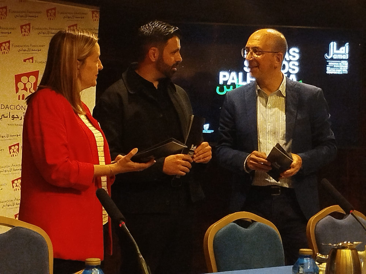 Miriam Louzao Ghaleb Jaber Martu00ednez  y Anxo Lorenzo en la presentaciu00f3n de la Semana de Cine Eurou00e1rabe Amal 2025 en el hotel Araguaney