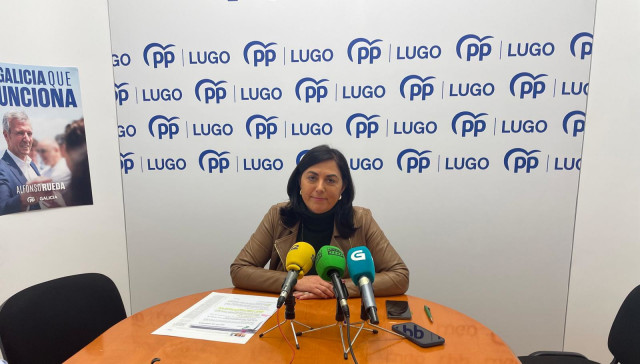Archivo - La portavoz del Grupo Municipal del PP de Lugo, Elena Candia, en una rueda de prensa.