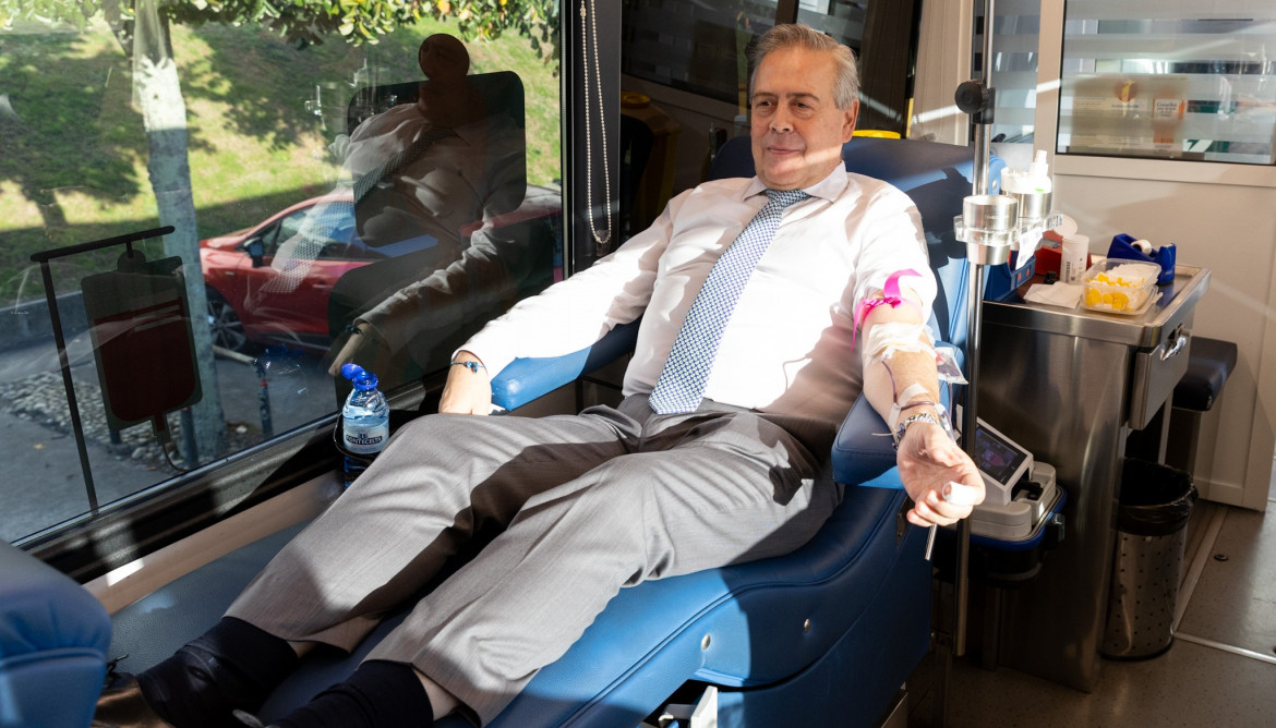 El conselleiro de Sanidade, Antonio Gómez Caamaño, ha acudido esta mañana a donar sangre.