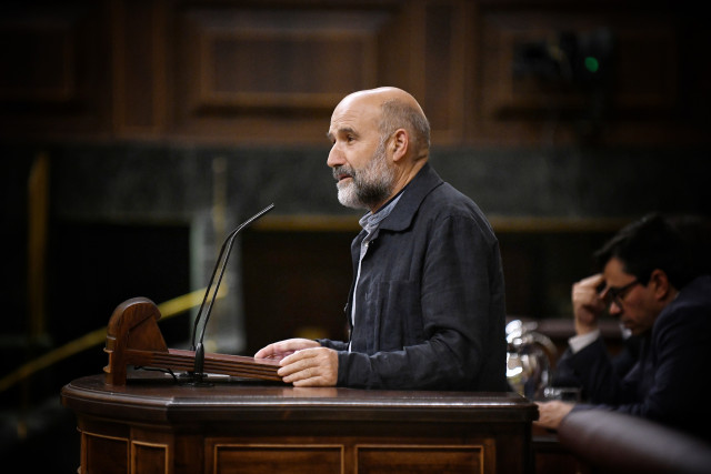 El diputado del BNG Néstor Rego, durante una sesión plenaria en el Congreso de los Diputados, a 16 de septiembre de 2025, en Madrid.