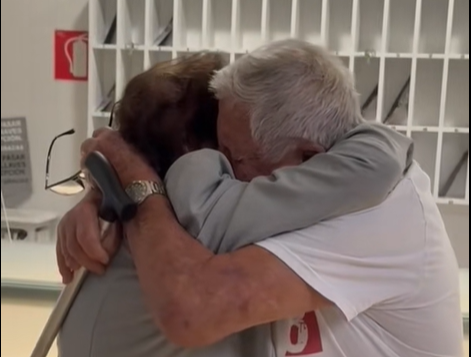 (VÍDEO) El abrazo de la Galicia emigrante: reencuentro de dos hermanos tras 70 años sin verse