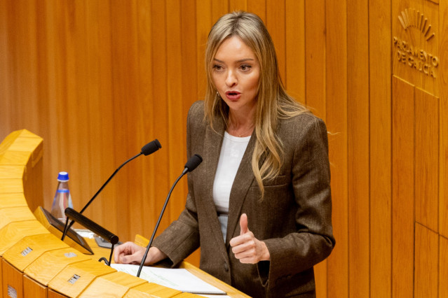 La conselleira de Política Social, Fabiola García, durante el pleno del Parlamento de Galicia