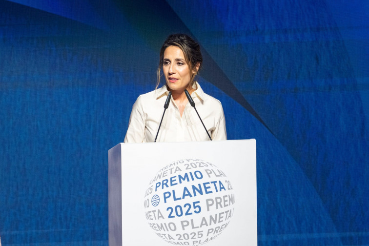 La compostelana Ángela Banzas, finalista del Premio Planeta que se lleva Juan del Val con mucha polémica