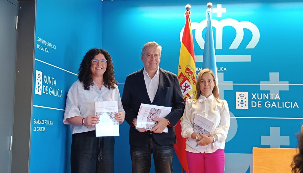 El conselleiro de Sanidade, Antonio Gómez Caamaño, presenta una guía de apoyo para fomentar la perspectiva de género en atención primaria
