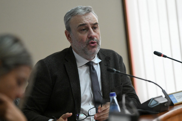 El gerente del Servizo Galego de Saúde, José Ramón Parada, en el Parlamento de Galicia