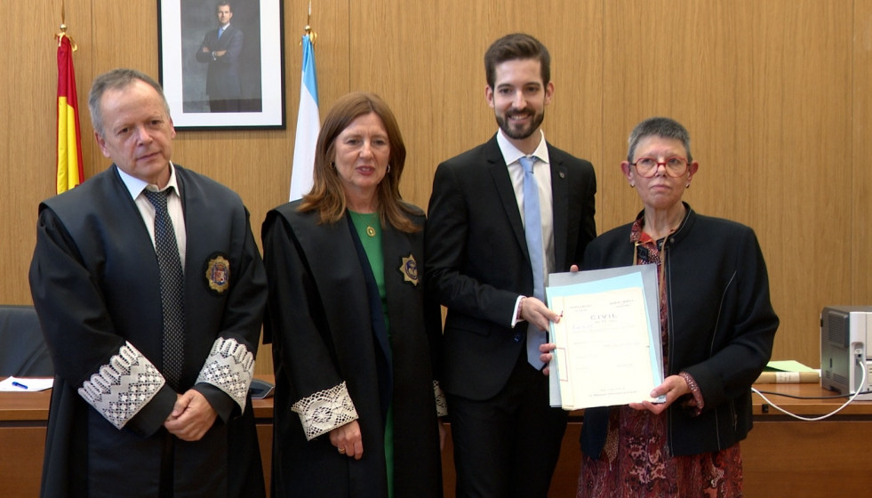 Acto de cesión del expediente de declaración de herederos de Castelao, a 16 de octubre de 2025.
