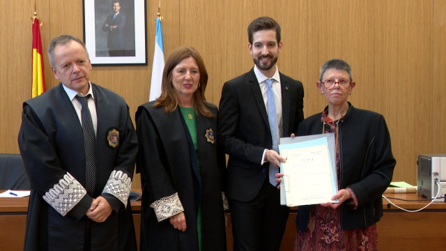 Acto de cesión del expediente de declaración de herederos de Castelao, a 16 de octubre de 2025.