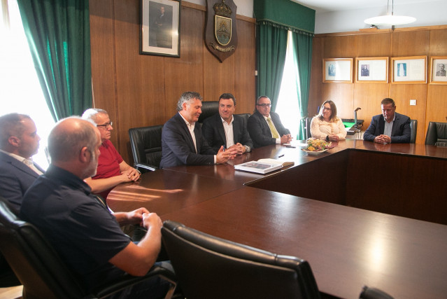 El presidente de la Diputación de A Coruña, Valentín González Formoso, visita Boqueixón