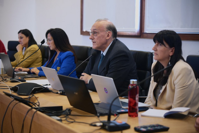 Sesión extraordinaria del Consello de Goberno de la UVigo para posicionarse sobre la implantación del grado de Medicina, celebrado el 17 de octubre de 2025.