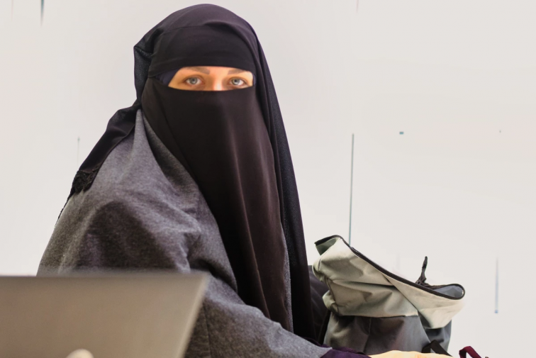 España no se opone al burka mientras Portugal aprueba su prohibición