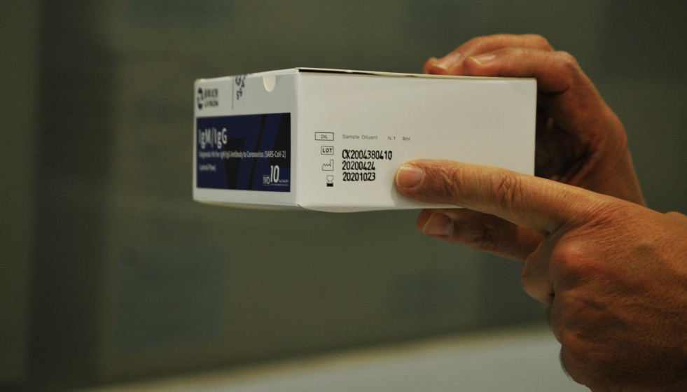 Archivo - Caja de componentes de la prueba para realizar tests de cribado del coronavirus en Barbadás, Ourense, Galicia (España), a 19 de octubre de 2020.