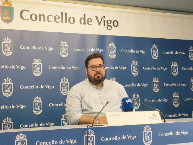 El portavoz del grupo municipal del BNG en Vigo, Xabier Pérez Igrexas, traslada su rotundo rechado al desfile de las Fuerzas Armadas en Vigo, anunciado para el 30 de mayo de 2026.