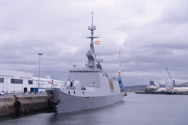 Buque militar francés tras la llegada al puerto de A Coruña con un alijo de más de dos toneladas de cocaina