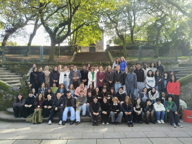 El alumnado del Instituto Antonio Fraguas organiza un homenaje a García Lorca, en Santiago.