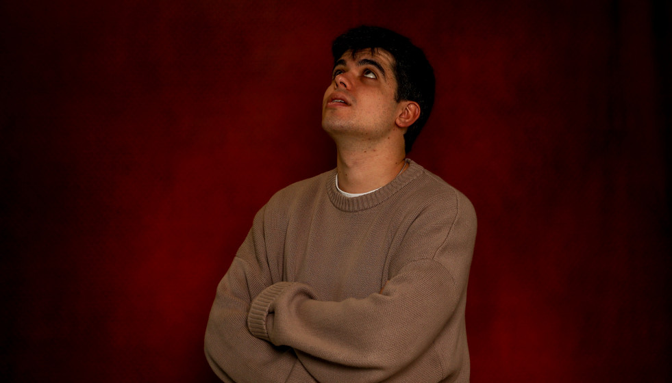 Archivo - El cantante Íñigo Quintero, posa para Europa Press, en The Music Republic, a 19 de abril de 2024, en Madrid (España). Quintero es un joven cantautor de 22 años que en 2023 revolucionó l