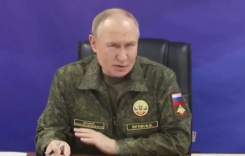 Vladimir Putin se vistiu00f3 de militar para anunciar la prueba del misil