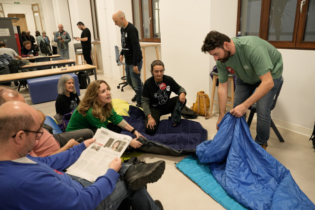 Docentes en huelga en el IES Valle Inclán de Pontevedra.