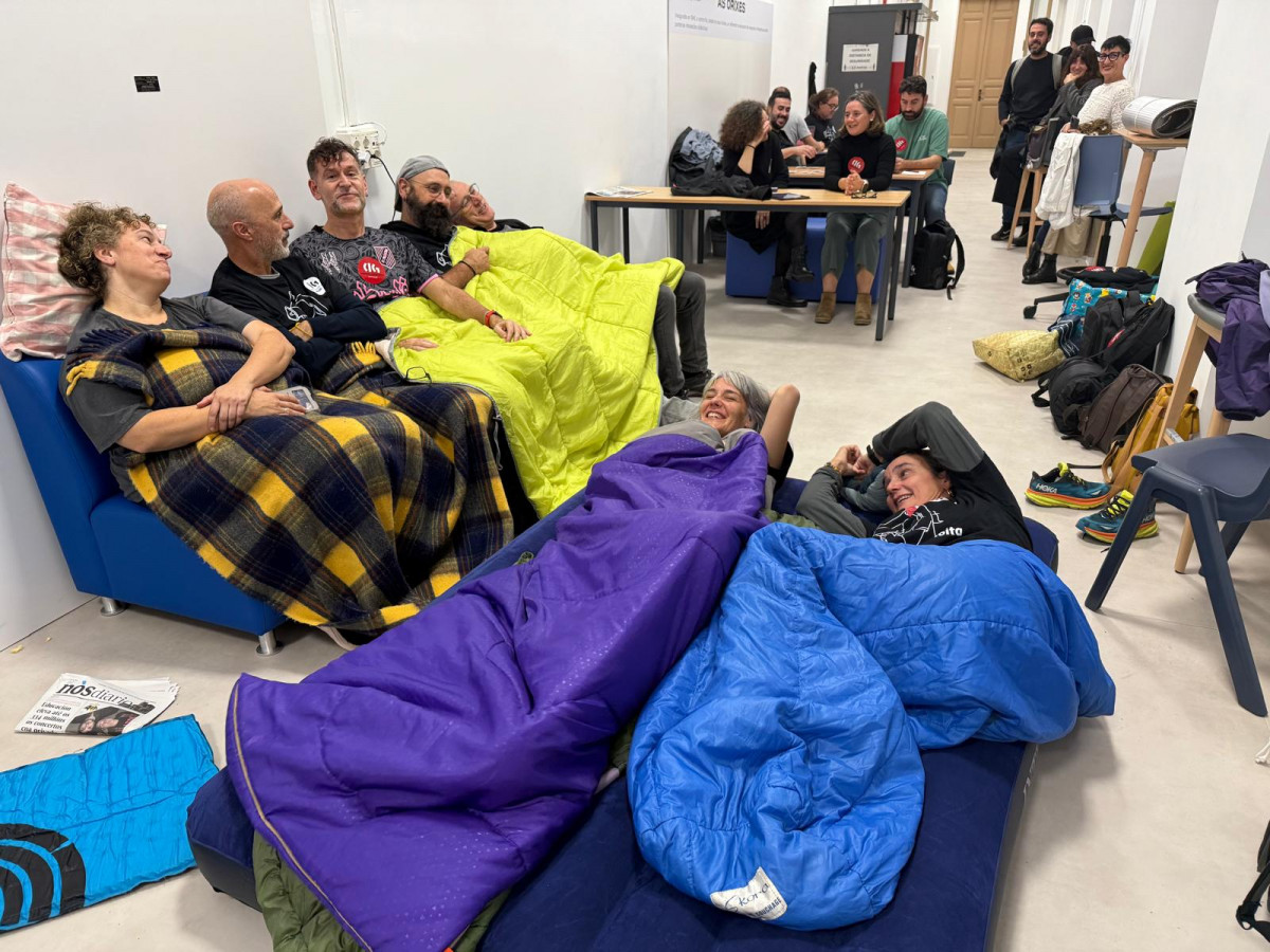 Profesores durmiendo en el IES Valle Inclu00e1n de Pontevedra