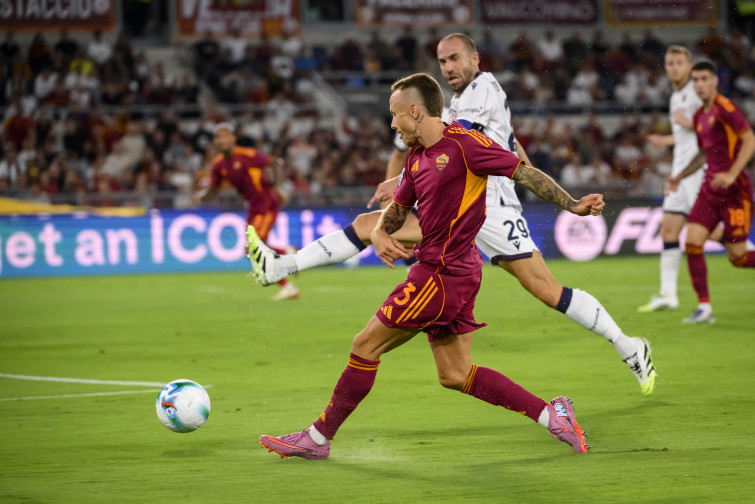 ¿Estará listo Angeliño contra el AC Milan? La Roma espera al gallego para asaltar el liderato de la Serie A