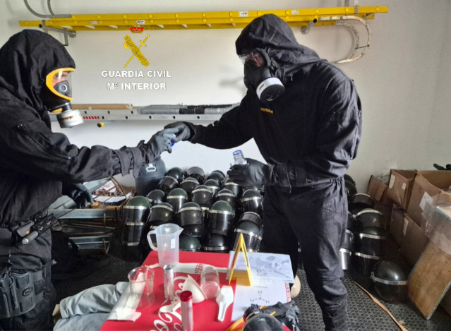 La Guardia Civil realiza un simulacro de una supuesta operación antiterrorista con amenaza quimica en Pontevedra