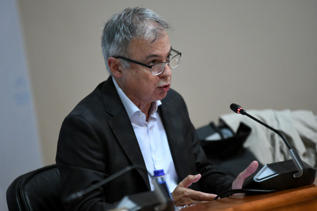 El director do Instituto Galego de Vivenda e Solo, Heriberto García, en el Parlamento