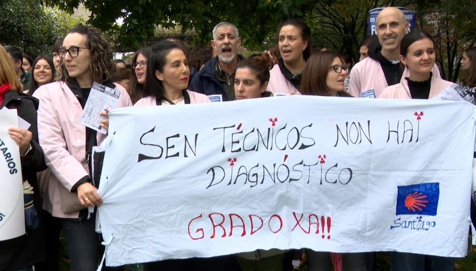 Concentración de técnicos superiores sanitarios en Santiago, a 31 de octubre de 2025.