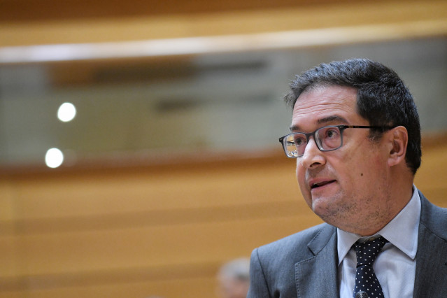 El ministro para la Transformación Digital y de la Función Pública, Óscar López, interviene durante una sesión de control al Gobierno en la Cámara Alta, a 21 de octubre de 2022, en Madrid-