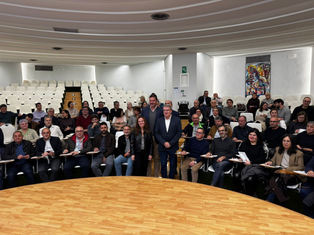 El conselleiro de Cultura, José López Campos, se ha reunido con alcaldes de la provincia de Ourense para informar acerca de las modificaciones en la Ley de Acompañamiento de los Presupuestos para 2026