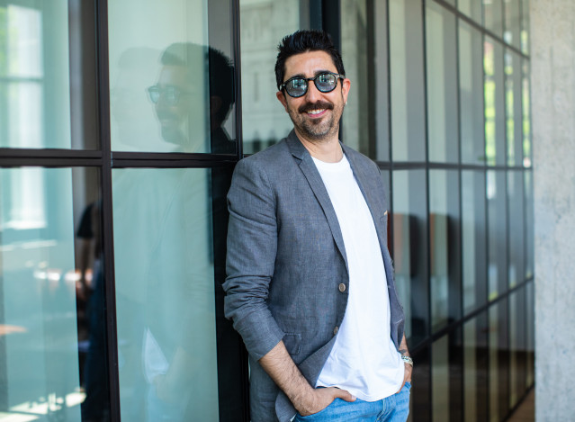 Archivo - El cantante vasco Álex Ubago durante una entrevista con Europa Press, en la Cuesta de San Vicente, a 11 de mayo de 2022, en Madrid (España). El cantautor de música pop está a punto de lanzar el disco ‘Álex Ubago 20 años’ para celebrar las dos dé