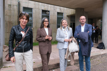 Archivo - (I-D) Marta Álvarez, Mercedes Rosón, Mila Castro y Gonzalo Muíños, concejales del PSOE expulsados del Ayuntamiento de Santiago llegan a la vista con la dirección del PSOE, a 9 de mayo d
