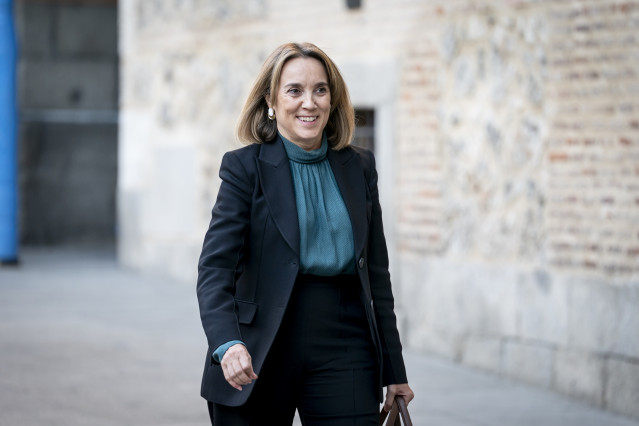 La vicesecretaria de regeneración institucional del Partido Popular, Cuca Gamarra, a su llegada al ingreso del ex jefe de la Casa de Su Majestad el Rey Jaime Alfonsín Alfonso como académico de número, en la Real Academia de Ciencias Morales y Políticas.