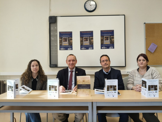Miembros de la organización del I Congreso Internacional Xacobeo, que arrancará el jueves 13 de noviembre en la capital gallega.