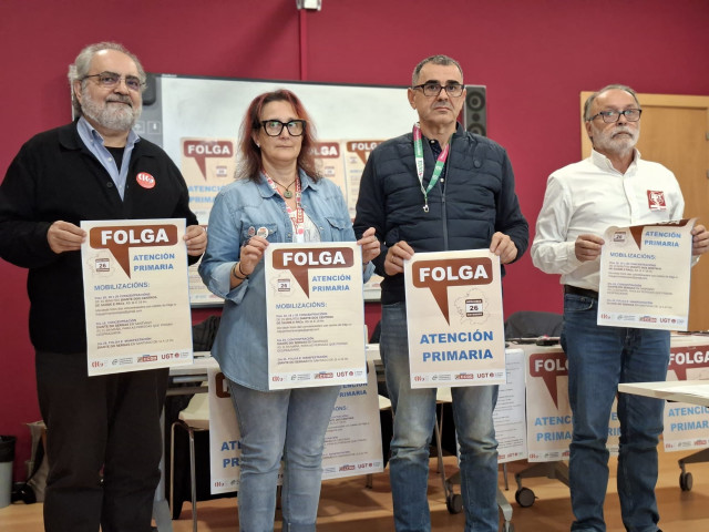 Representantes de CIG-Saúde, CC.OO., CSIF y UGT en la convocatoria de huelga general, a 7 de noviembre.