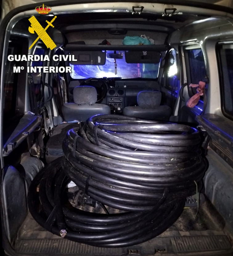 Tres personas investigadas por el robo de 160 kilos de cable telefónico en Zas