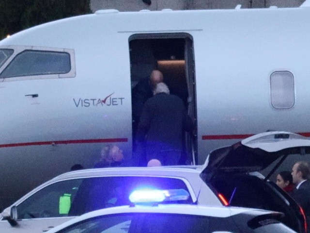 Juan Carlos I se despide de Sanxenxo tras cinco días de navegación y entrega de trofeos