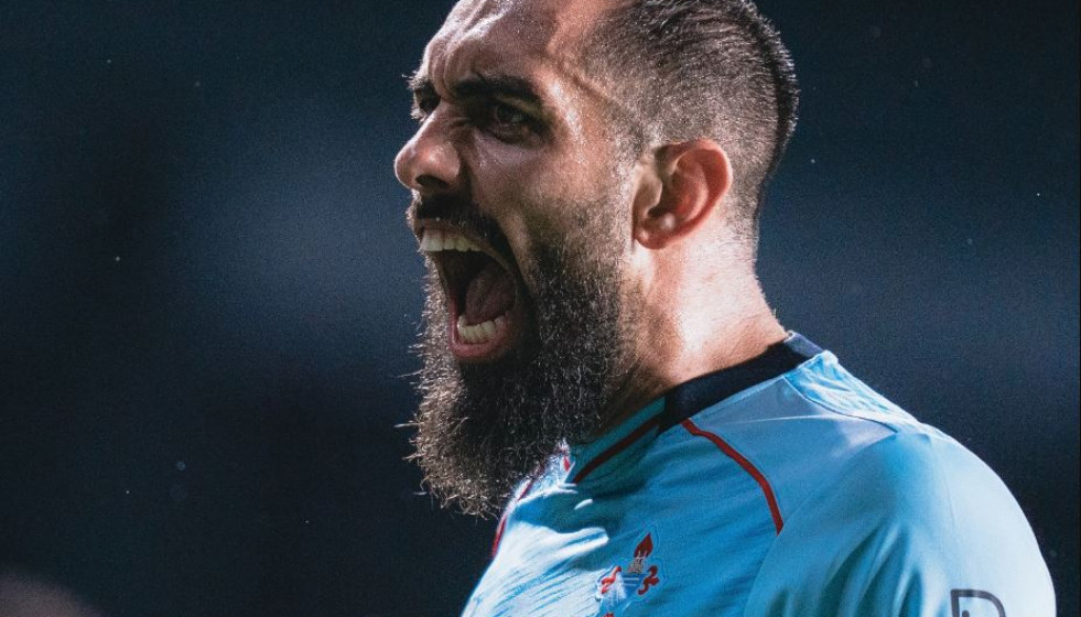 Borja Iglesias celebra su golazo al FC Barcelona en Balaídos