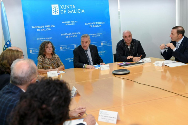 El conselleiro de Sanidade de la Xunta, Antonio Gómez Caamaño, durante encuentro de trabajo con los representantes de las juntas provinciales de la Asociación Española Contra el Cáncer en Galicia.