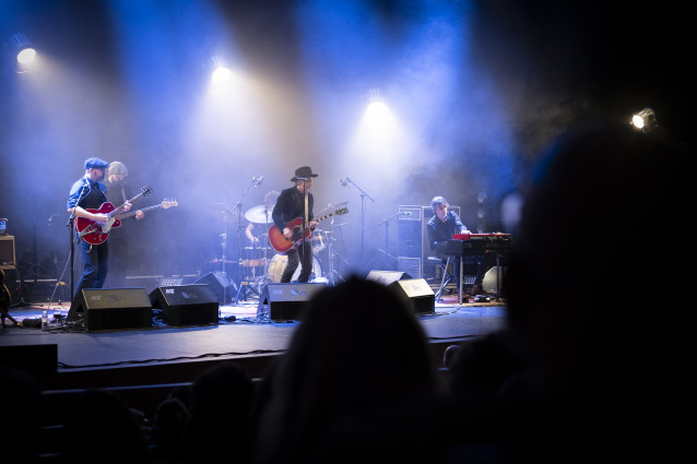 Archivo - El cantante Mikel Erentxun durante un concierto