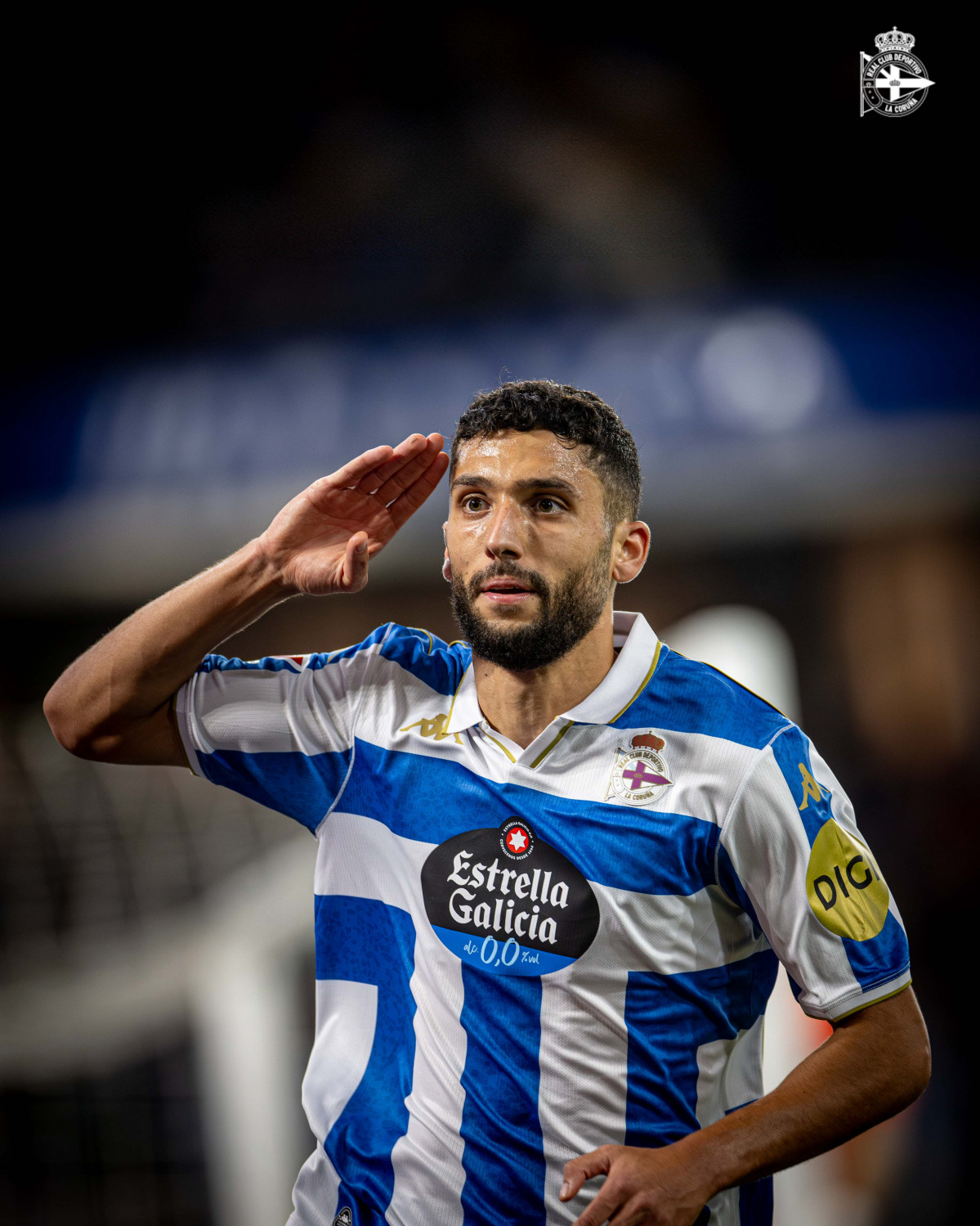 Zaka celebrando uno de sus goles a la Cultural Leonesa en Riazor