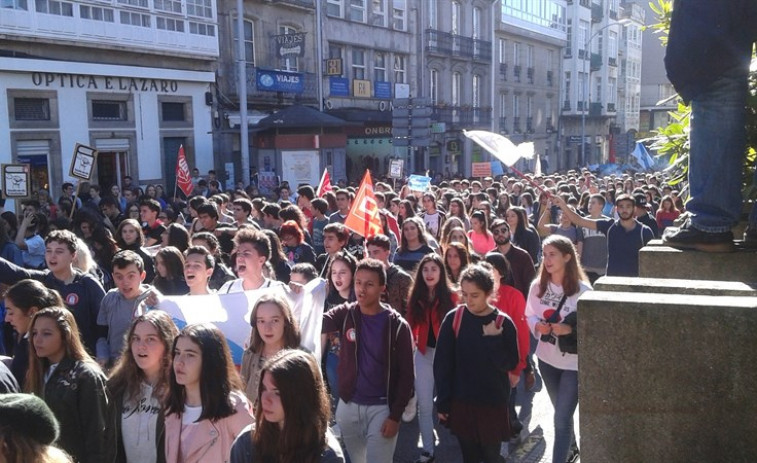 ​Miles de mozos marchan en toda Galicia en contra da Lomce e as 'reválidas'