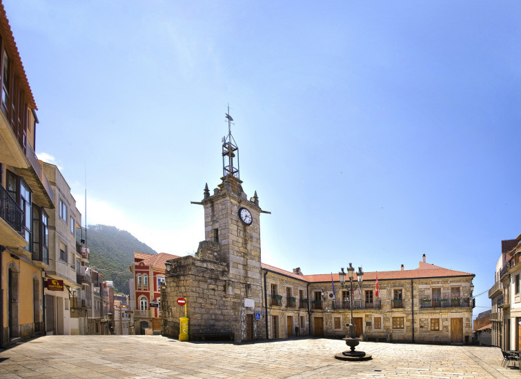 ¿Qué pueblo sucederá a Ribadavia en las luces de Ferrero Rocher? A Guarda presenta su candidatura en 2025