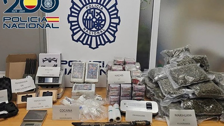 Detenido en Cambados tras encontrar en su casa 6 kilos de cocaína, 27 de hachís y 8 de marihuana