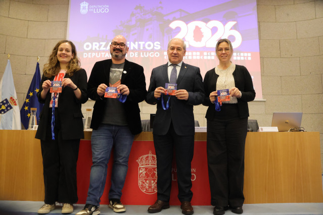 José Tomé Roca junto a otras autoridades provinciales