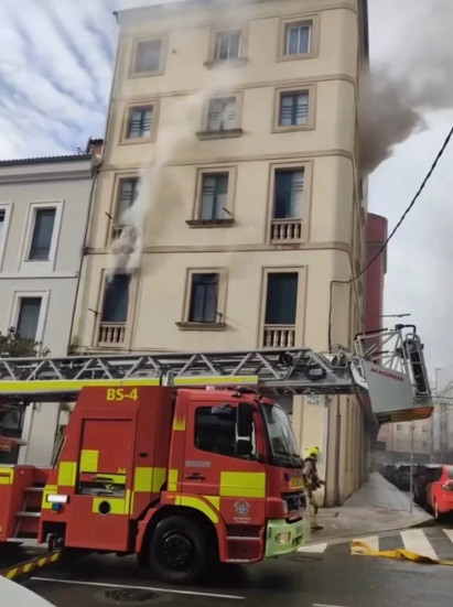 Dos heridos en un incendio trasladados al hospital clínico de Santiago