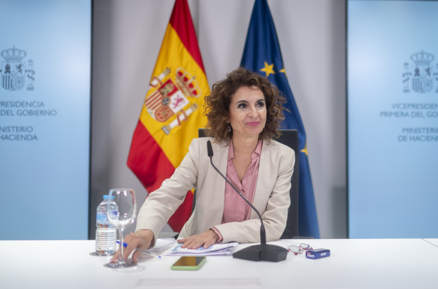 La vicepresidenta primera y ministra de Hacienda, María Jesús Montero, durante una rueda de prensa tras la reunión del Consejo de Política Fiscal y Financiera (CPFF), en el Ministerio de Hacienda, a 17 de noviembre de 2025, en Madrid (España). Durante la