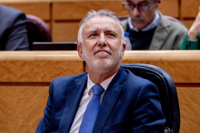 El ministro de Política Territorial y Memoria Democrática, Ángel Víctor Torres, durante una sesión de control al Gobierno, en el Senado, a 18 de noviembre de 2025, en Madrid (España). Hoy el Gobierno se enfrenta a las preguntas de la oposición sobre la le